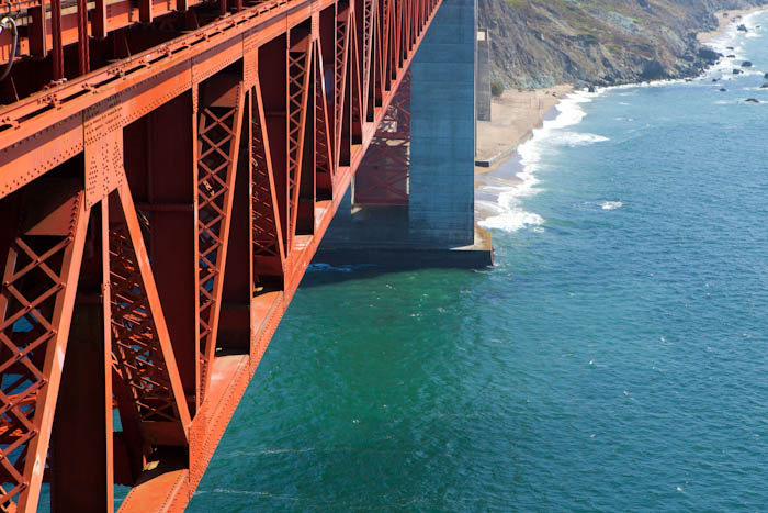 Golden Gate Bridge 1 - Simple Circle Photography